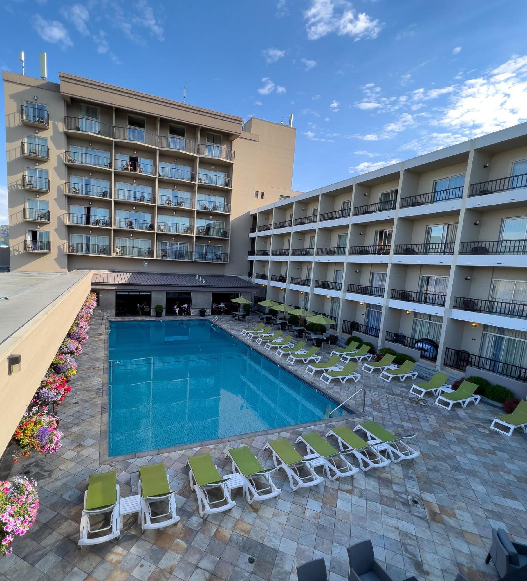 Coast Capri Hotel Kelowna Exterior foto